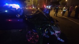 KAHRAMANMARAŞ’TA OTOMOBİL PARAMPARÇA OLDU