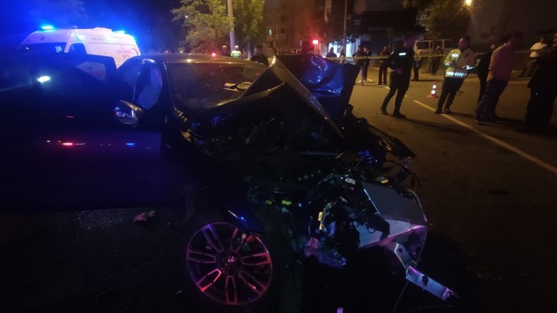 KAHRAMANMARAŞ’TA OTOMOBİL PARAMPARÇA OLDU