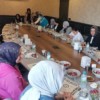 ANNELER GÜNÜNDE DEPREMZEDE ANNELER UNUTULMADI