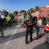 SERVİS MİNİBÜSÜYLE OTOMOBİL ÇARPIŞTI: 12 YARALI