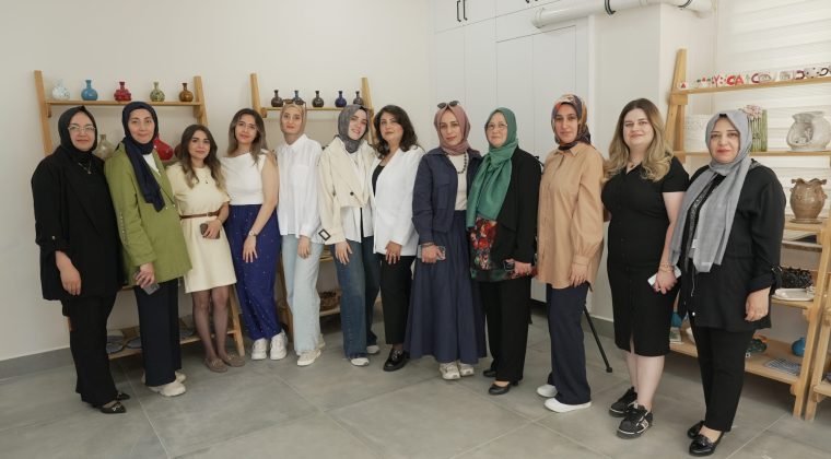 ‘KADIN EMEĞİ VE SANAT’ AYNI SERGİDE