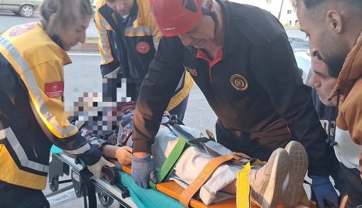 AĞCALI YOLUNDA OTOMOBİL DEVRİLDİ